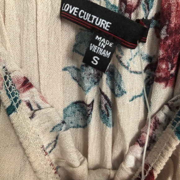 NWT Floral Ruffle Romper - Picture 2 of 4